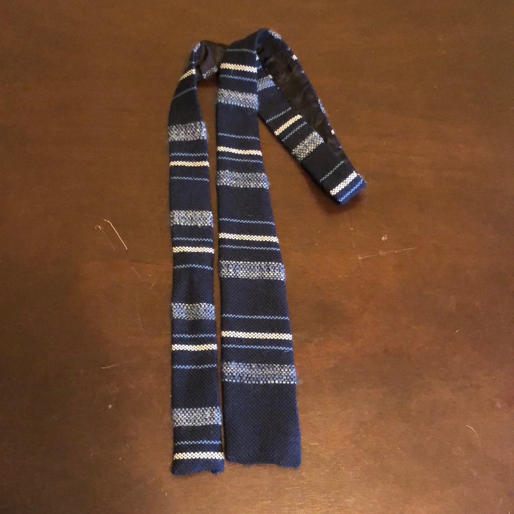 💚3/$13 Blue striped flat woven tie